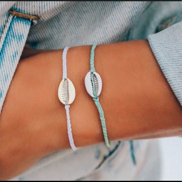 NEW - PURA VITA COSTA COWRIE SILVER BRACELET. Color: White. BUNDLE TO SAVE!! - Picture 3 of 12